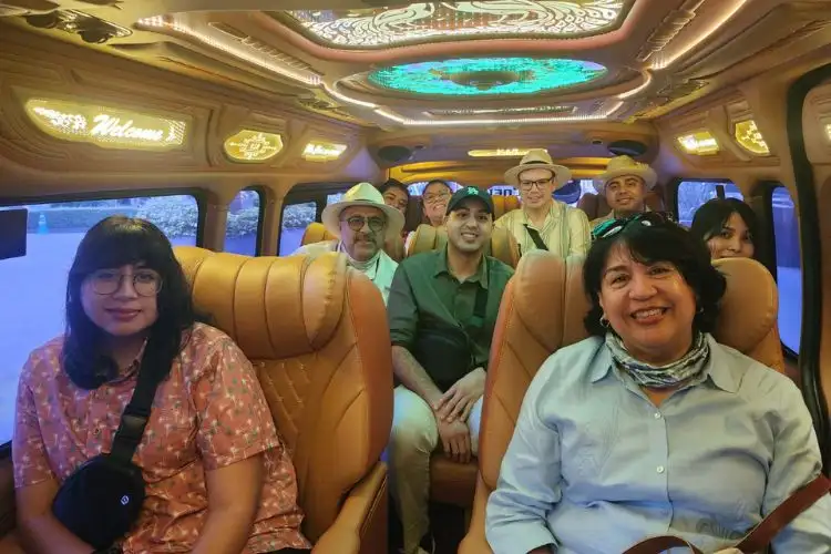 Private Arrival Transfer From Singapore Airport or Port to Hotel Swift