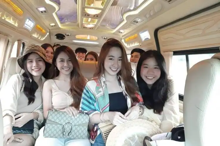 Private Arrival Transfer From Singapore Airport or Port to Hotel Swift