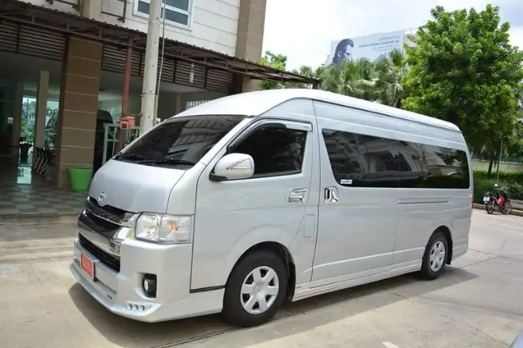 Private Arrival Transfer From Singapore Airport or Port to Hotel Swift