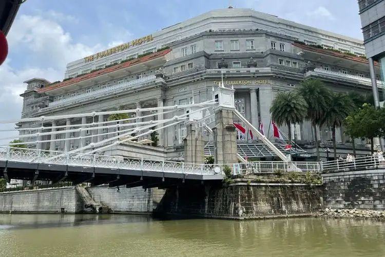 Singapore Highlights Thrilling Full-Day Island Tour with River Cruise