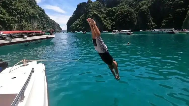 Phi Phi Island Day Tour by Speedboat from Phuket Spectacular Adventure in Island Paradise
