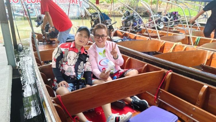 Exciting Private Day Tour to Maeklong Railway & Damnoen Saduak Floating Market from Bangkok – Authentic Thailand Experience