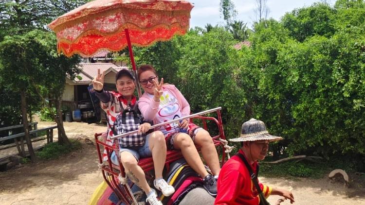 Exciting Private Day Tour to Maeklong Railway & Damnoen Saduak Floating Market from Bangkok – Authentic Thailand Experience