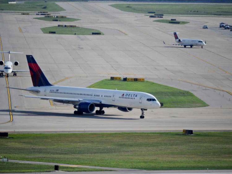 Arrival Transfer Detroit Metro Airport DTW to Detroit Hotel Private Fast and Reliable Service