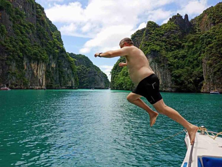 Explore Phi Phi and Khai Island Tour from Phuket
