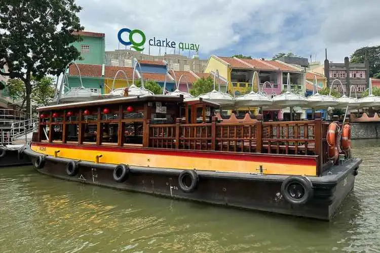 Singapore Highlights Thrilling Full-Day Island Tour with River Cruise